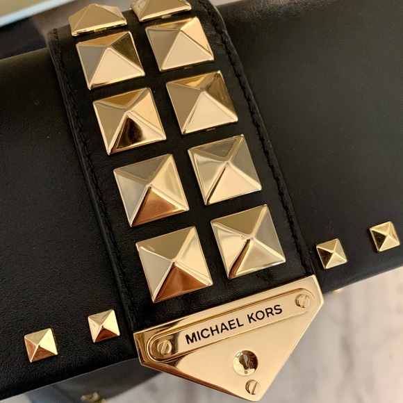 Mint -LIKE NEW- Michael Kors Medium CeCe Bag - Picture 9 of 15